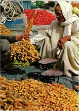 CPM AK TUNISIE Le marchand de dattes (258389)