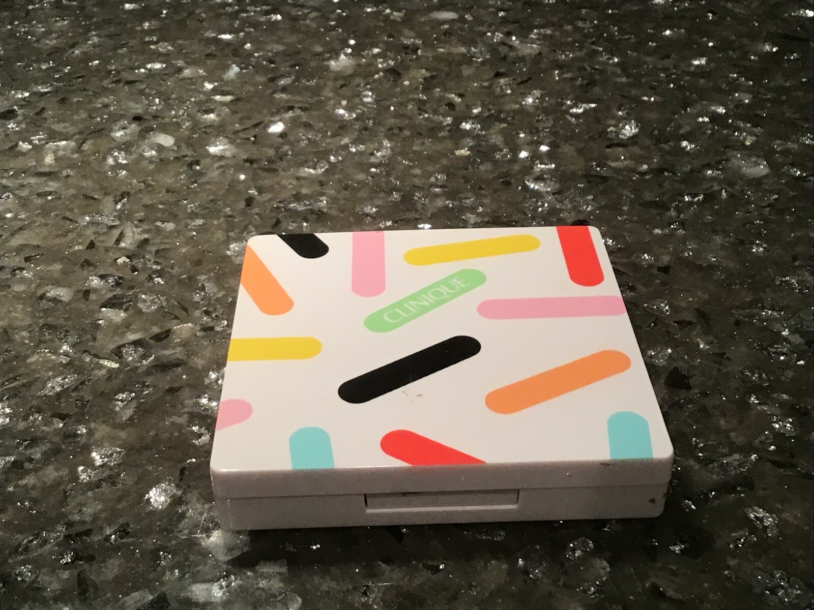 Clinique Eyeshadow and Blush Palette Jellybean Grey Matter, Jeans and