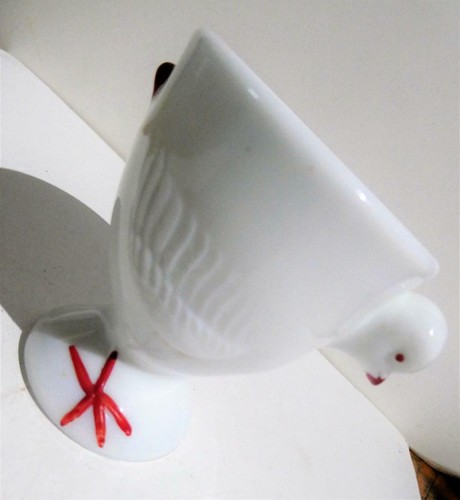Vintage Westmoreland Milk Glass Footed Hen Chicken Egg Cup Red Accents - Picture 4 of 5