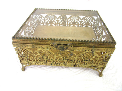 VINTAGE ORMOLU FILIGREE BEVELED GLASS FOOTED GOLD JEWELRY CASKET TRINKET BOX  7''