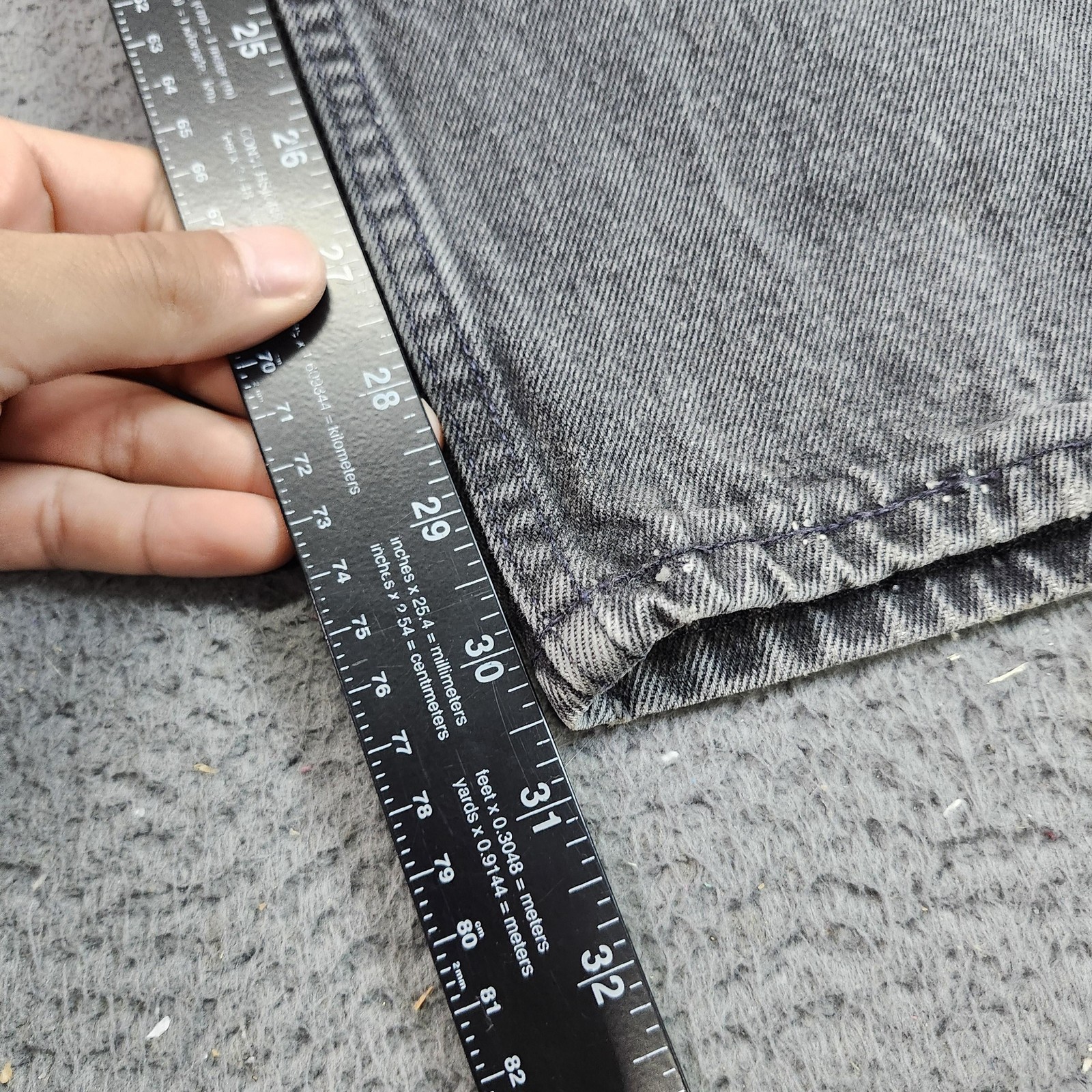 Vintage Levi's 522 Jeans Mens 43x31 Gray Stone Wash Tapered Leg Denim USA thumbnail 3