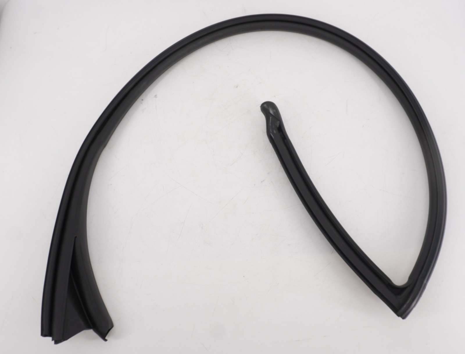 Maserati GranTurismo Left Upper Weatherstrip P/N 080089200