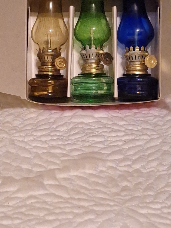 VINTAGE *NEW* 1960's mini oil Hurricane Lamps Set of 3 Colors in Original Box 