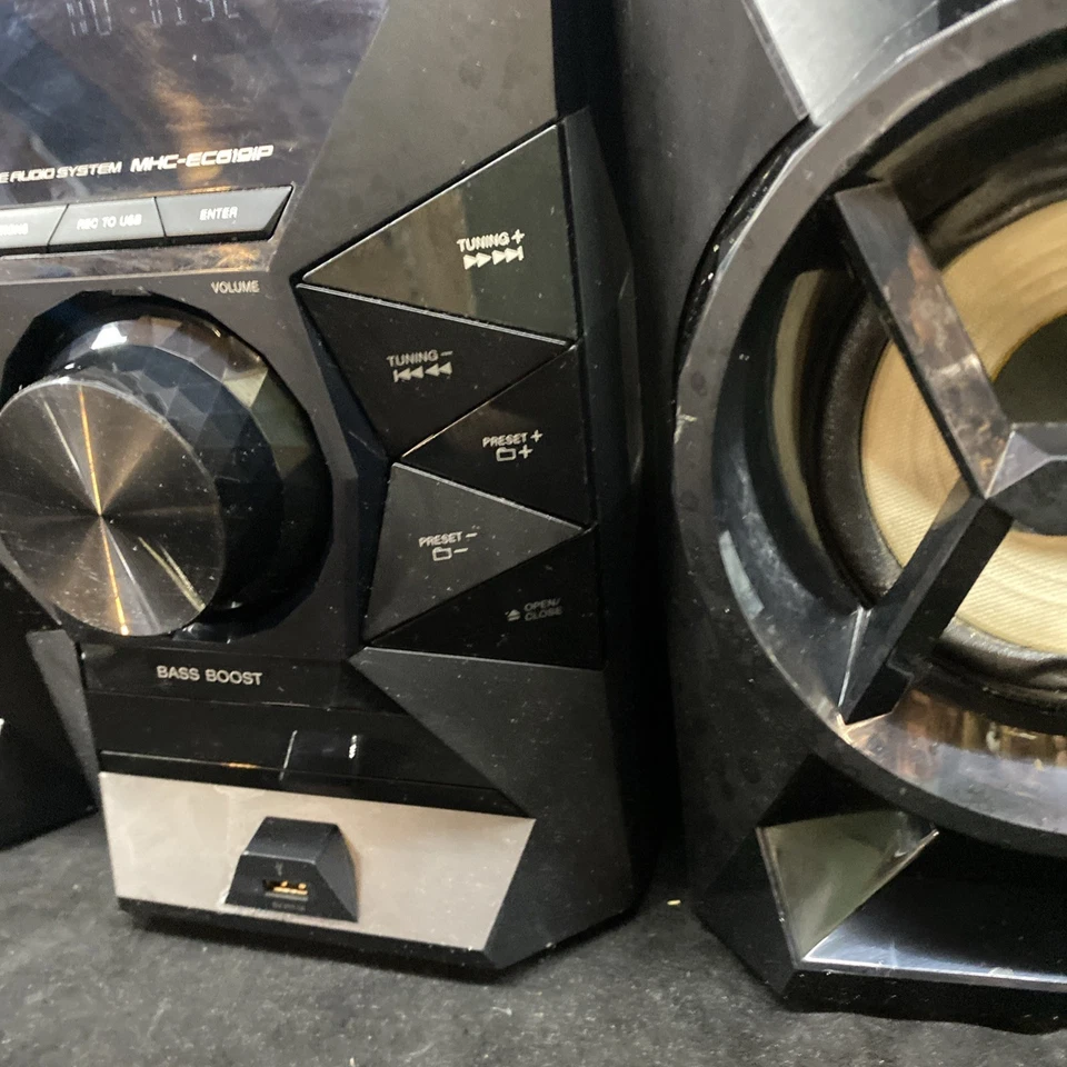 Sony MHC-EC619iP HiFi Home Audio System CD/Radio/Phone  CD NOT READING. AS IS - Image 4 of 4