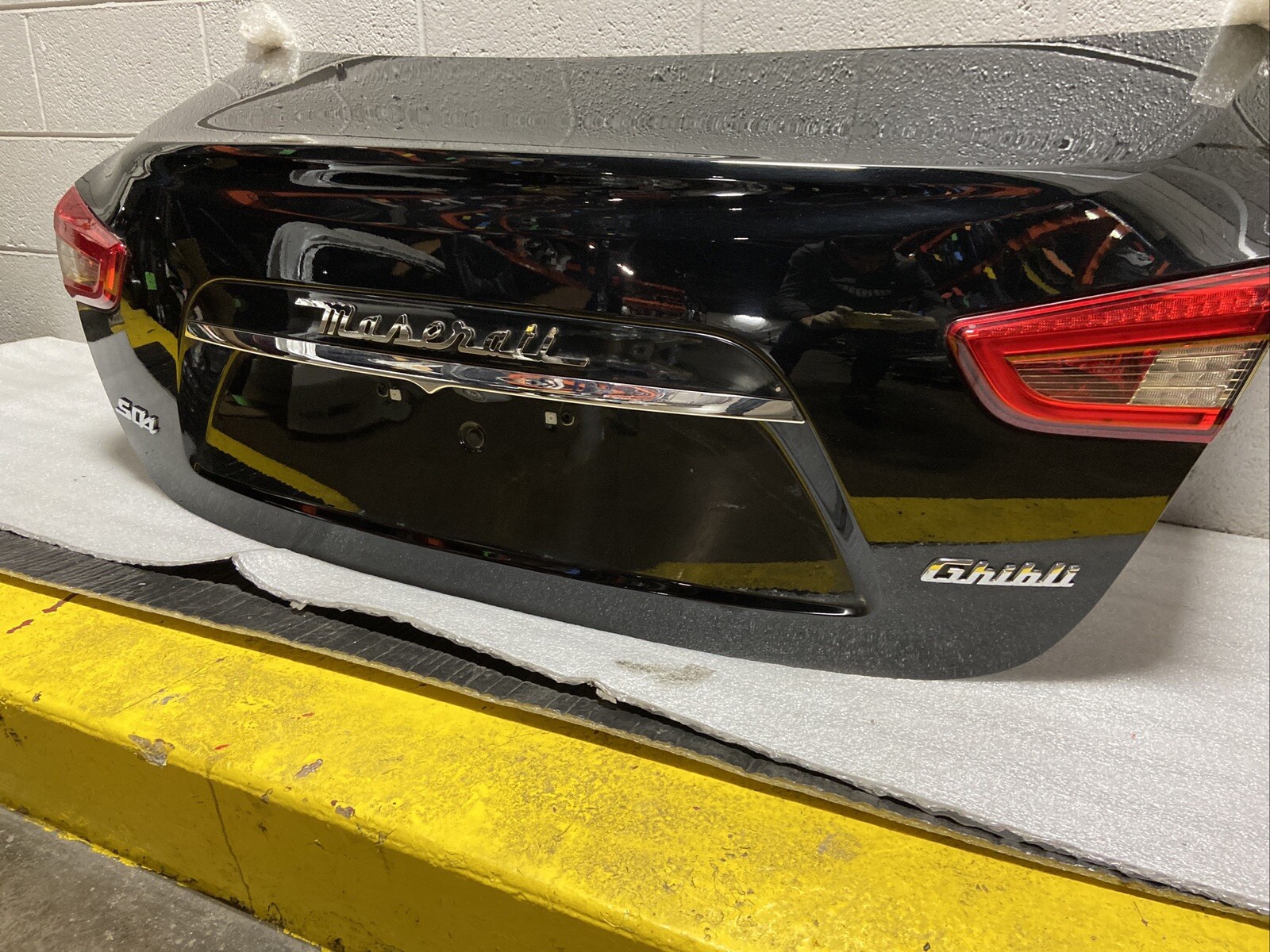 2014-2023 Maserati Ghibli SQ4  Rear Trunk Deck Lid Door OEM Lights included