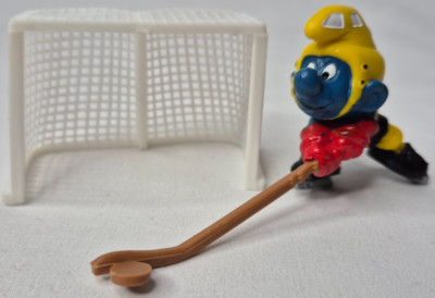 1979 Schleich Super Smurfs Figure 40505-Hockey Smurf-Complete