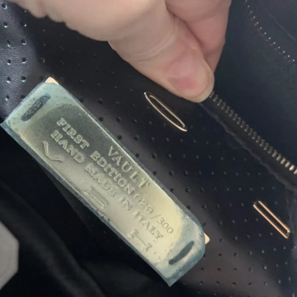 VBH Vault Piccola - Vitello Premium Negro/Vitello - $2650 Foto 4 de 4