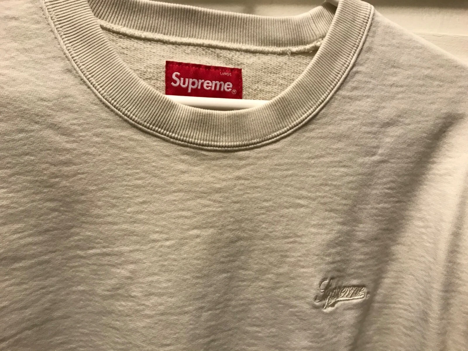 SUPREME Sweatshirt 