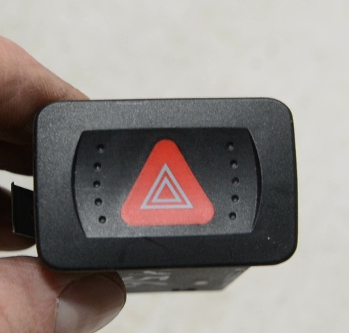 VW Bora 1J2 Limousine (98-05) Schalter Warnblinker 1J0953235A #58156-B396