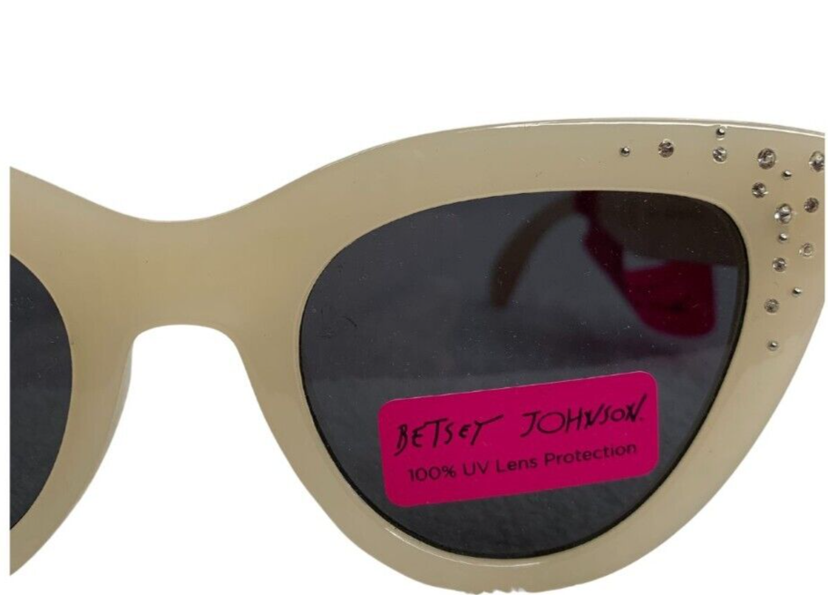 Betsey Johnson Women display picture 2