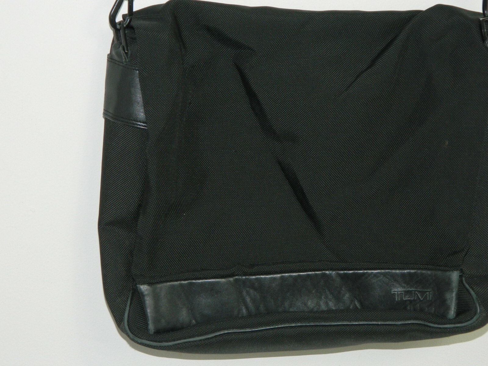 Tumi Computer Messenger Bag Black Leather Trimmed Mag… Gem