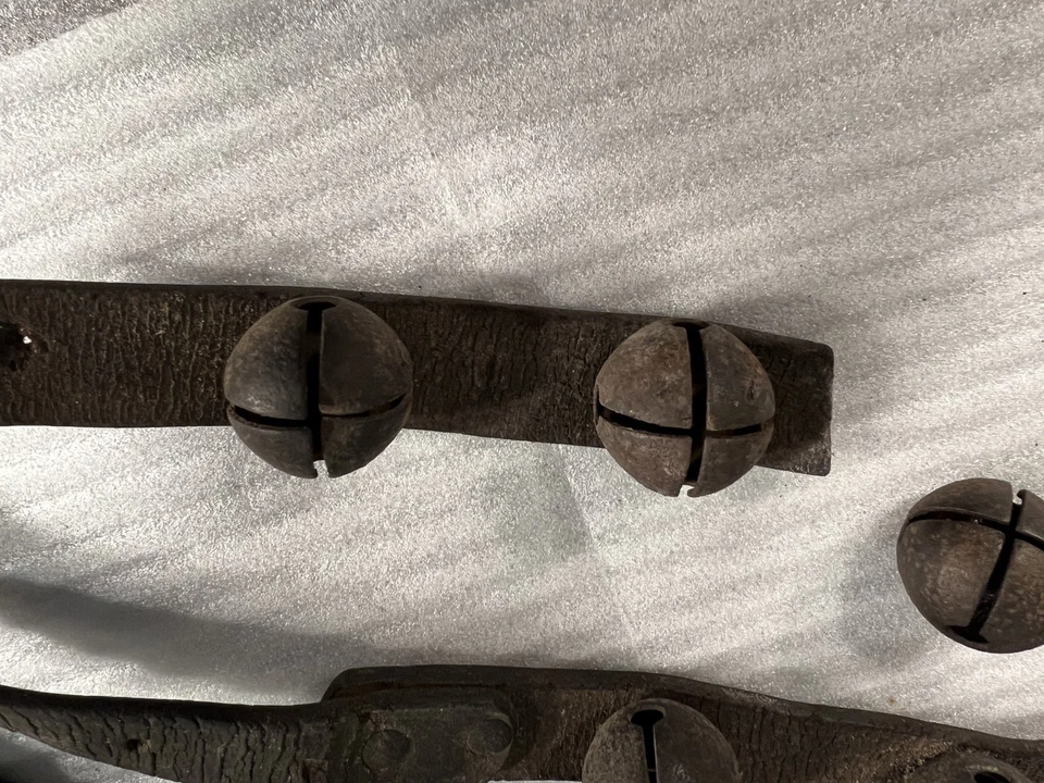 14 sinos de arnês em couro antigo/quebrado - Imagem 2 de 4