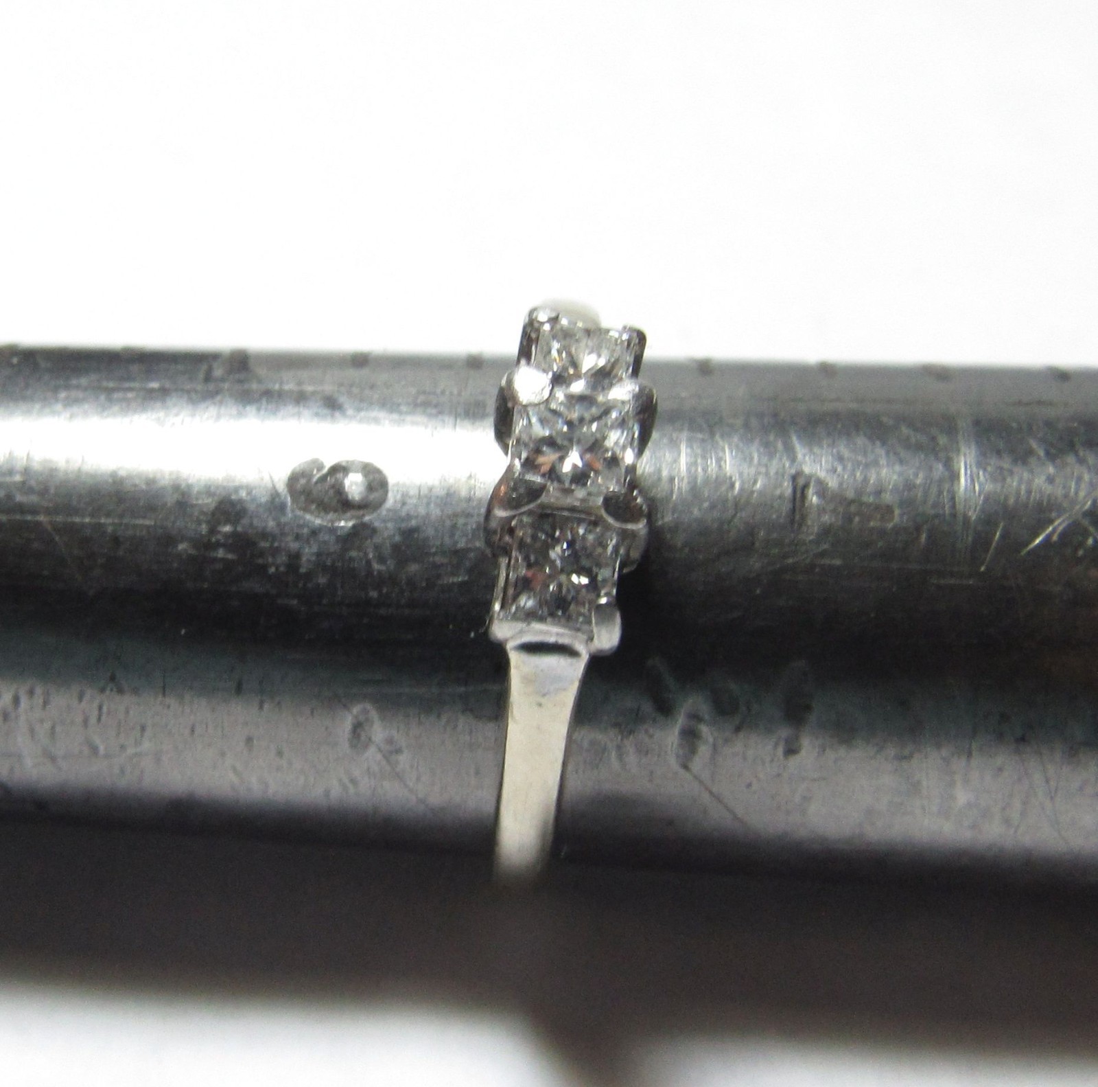 SOLID PLATINUM RING WITH 3 PRINCESS CUT NATURAL D… - image 3