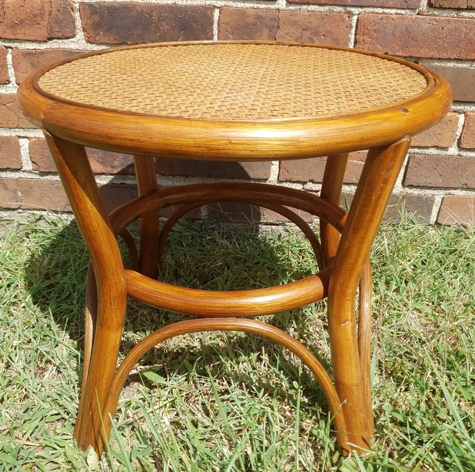 Mesa auxiliar redonda con caña de bambú curvada de la década de 1960 16"T 18"D soporte para plantas Tiki Foto 2 de 4
