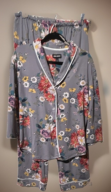 Room Service Gray Floral Button-Front Collared 3/4 Sleeve Pajama Set Women’s L/G