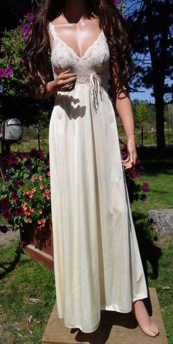 VTG 70's OLGA NEW SEXY IVORY CREAM SHIMMER NIGHTGOWN & ROBE SET BRIDAL - Picture 3 of 12