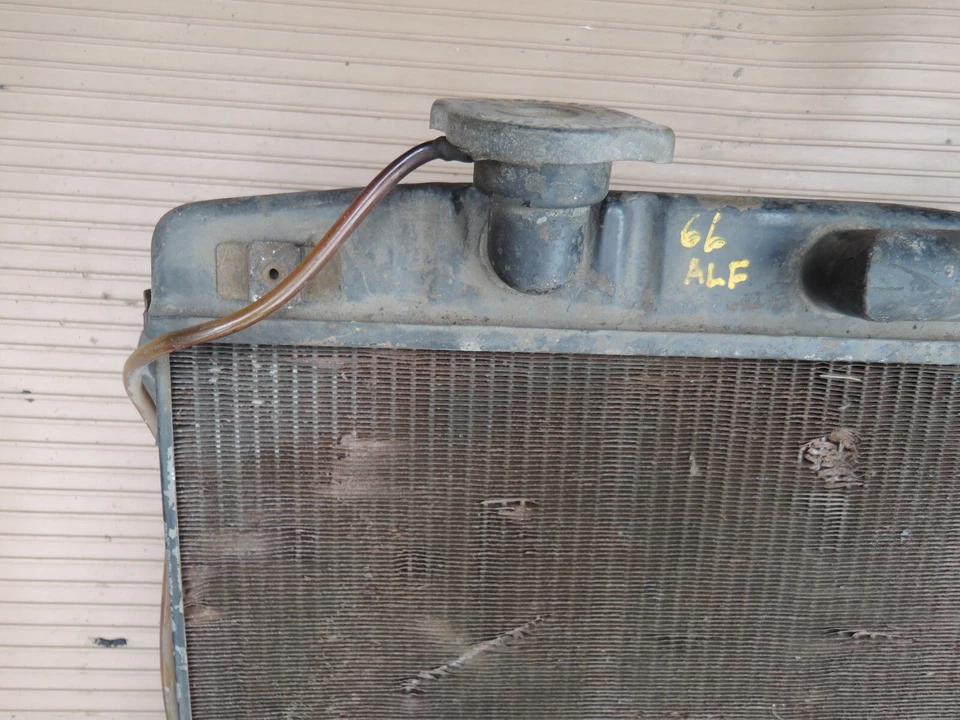 RADIADOR ALFA ROMEO GIULIA SPRINT GT / GTV usado original para RECORTAR Foto 3 de 4