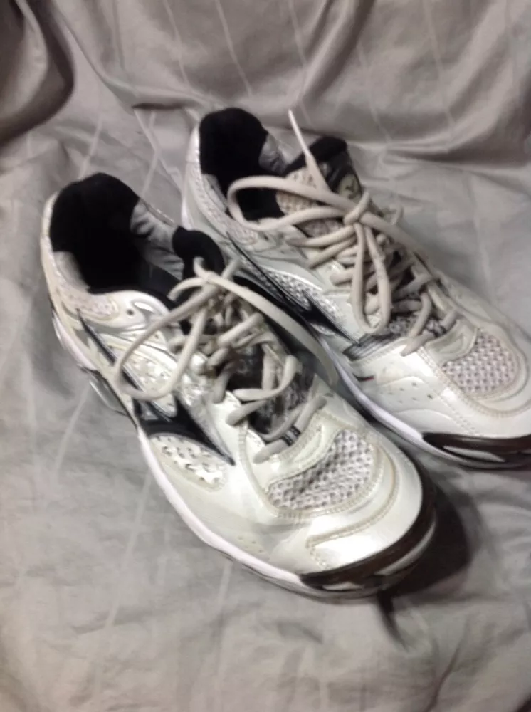 Mizuno Wave Tornado 5 Womens Size 11.5 Volleyball Shoes White Black Gray