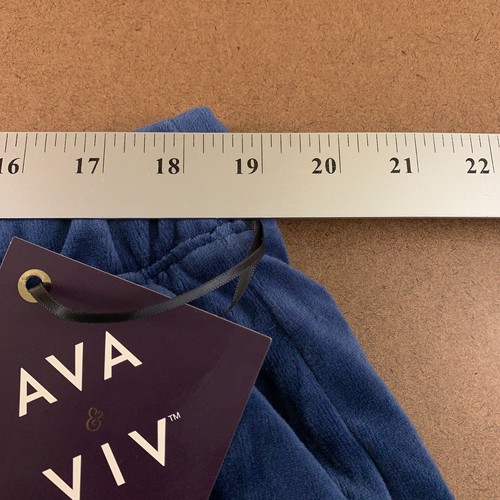 Ava & Viv Womens 1X Navy Blue Velour Pocketed Pull On 3.5" Inseam Shorts NWT - Picture 7 of 9