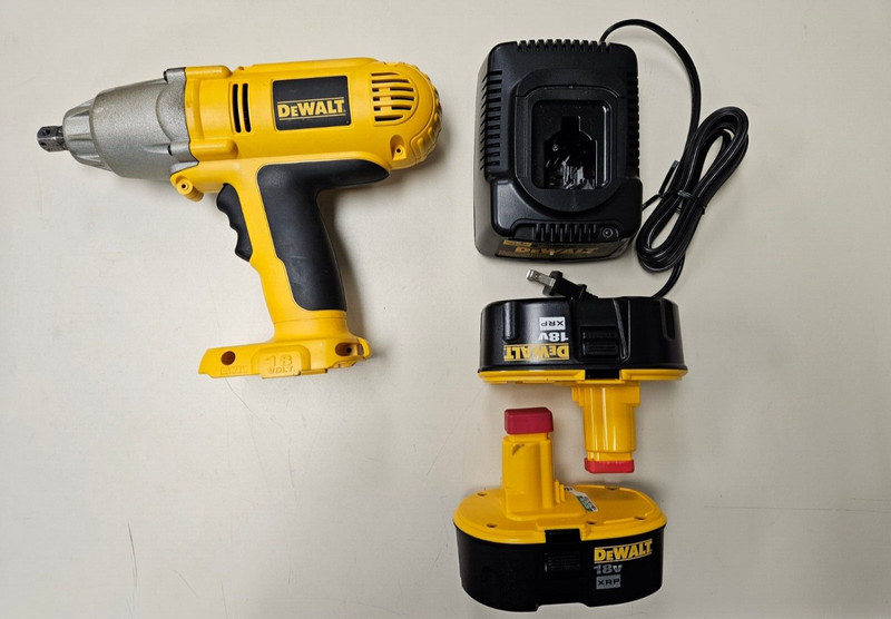 DEWALT DW059 K-2 18-Volt NiCad heavy duty 1/2-inch Cordless Impact Wrench Kit
