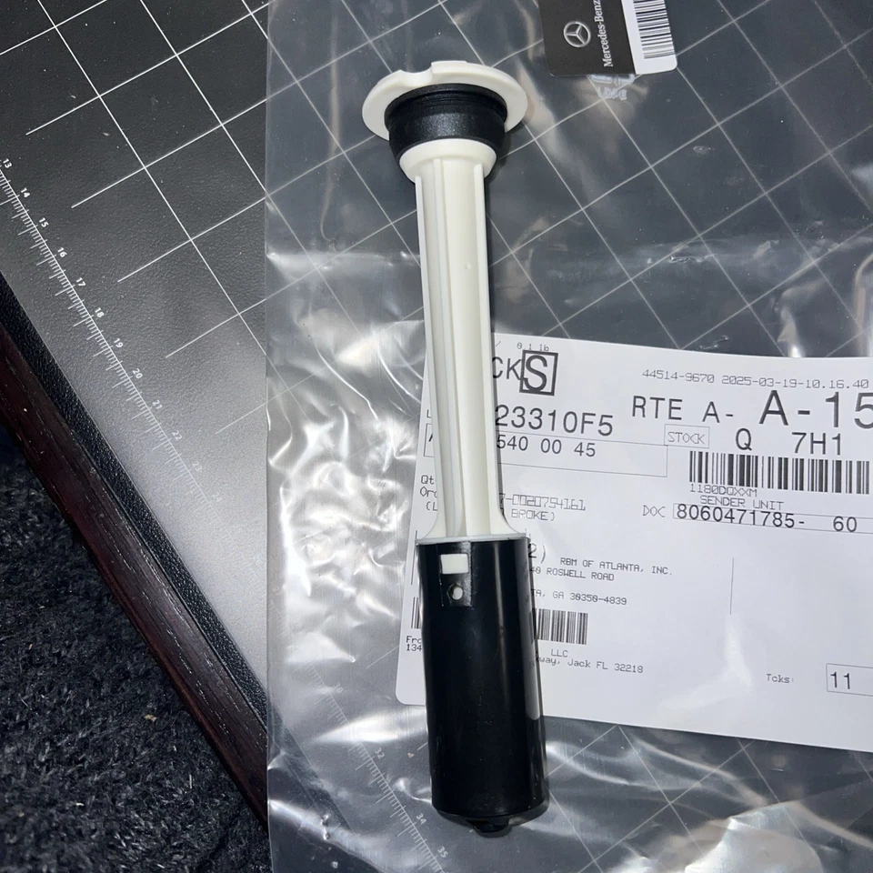 Genuine MERCEDES A208 C140 C208 C209 R129 R170 S202 Sender unit 2105400045 - Image 2 of 4