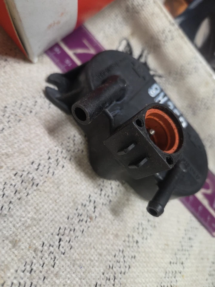 Sensor de presión barométrico Ford E1AZ-12A680-B MAPA -- 1980-84 Lincoln Mark VI VII Foto 3 de 4