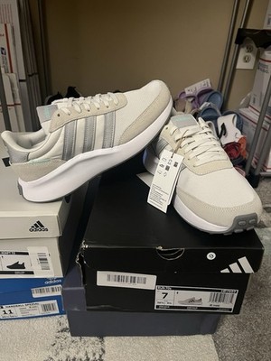 Adidas HP7859 Run 70s Women s Size 7 Sneaker Shoes Cream Beige White New In Box