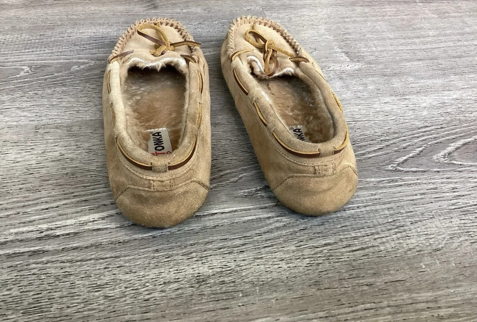 Minnetonka 女式 Cally 莫卡辛 9 码一脚蹬棕色麂皮绒 40376 — 第 3/4 张图片