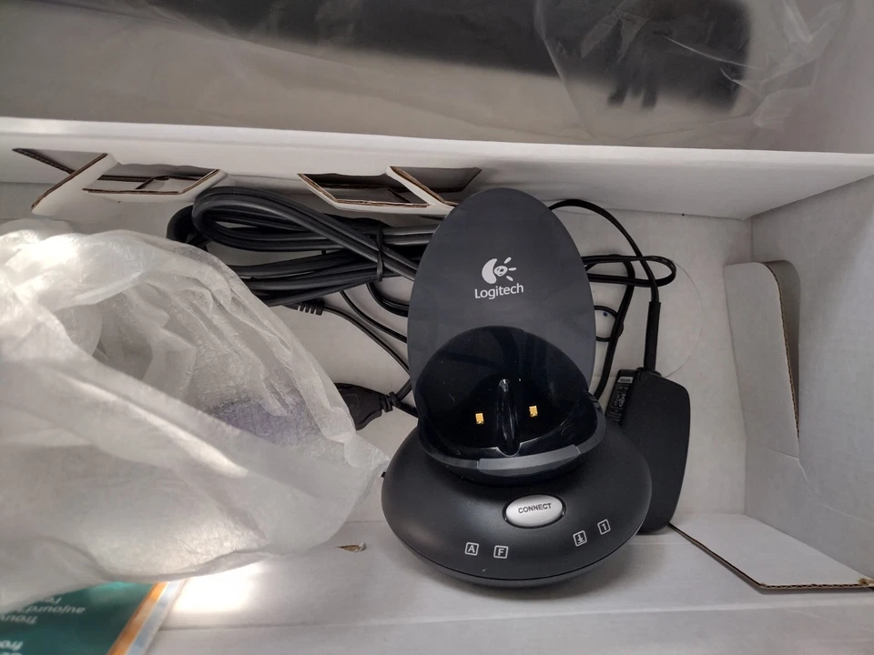 Logitech Performance Wireless Mouse and Keyboard Combo- Brand New - Image 4 of 4