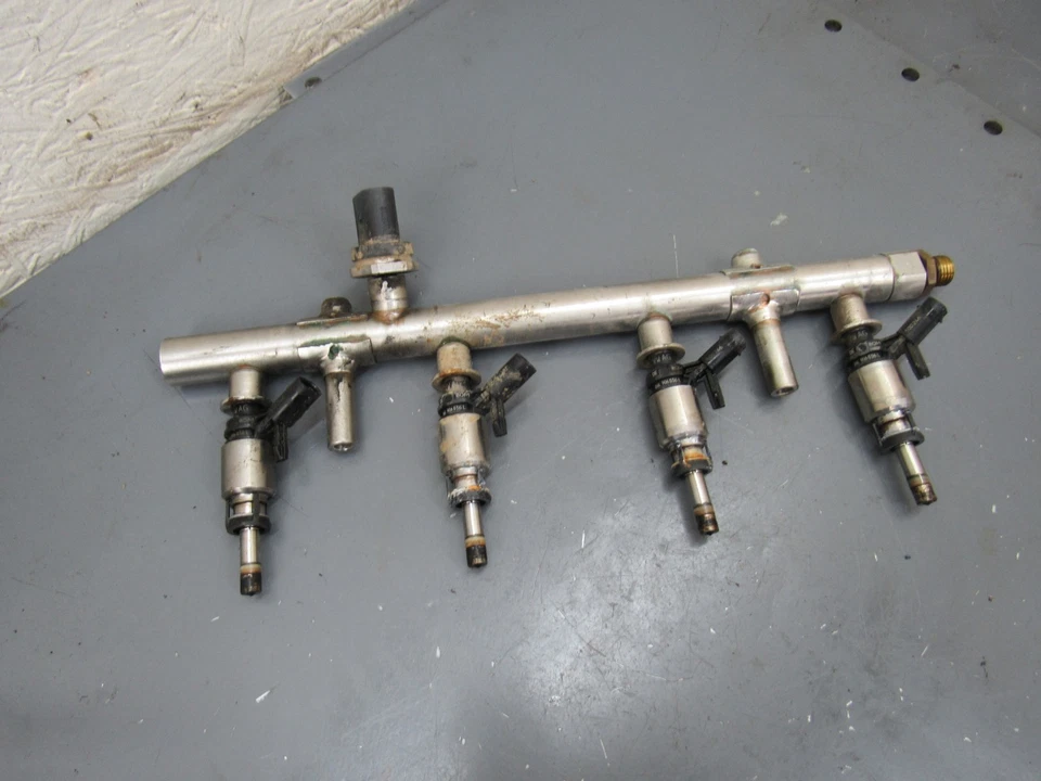 奥迪 S3 燃油轨道燃油喷射器 2015 - 2016 原始设备制造商 — 第 4/4 张图片