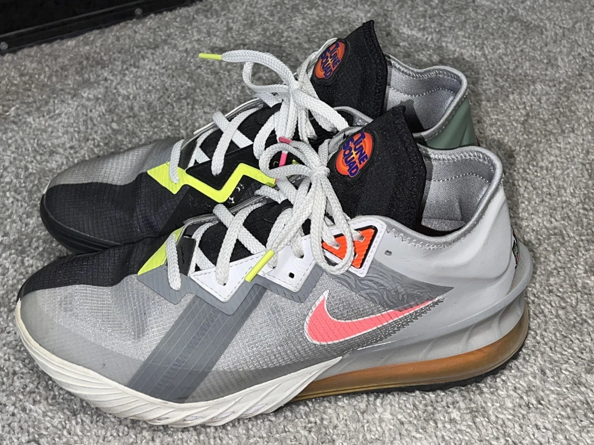 Preços baixos em Nike Space Jam x LeBron 18 EP Low Bugs x Marvin