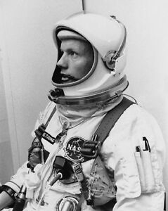 1966-Astronaut-Pilot-NEIL-ARMSTRONG-Glossy-8x10-Photo-Apollo-11-Print-Poster