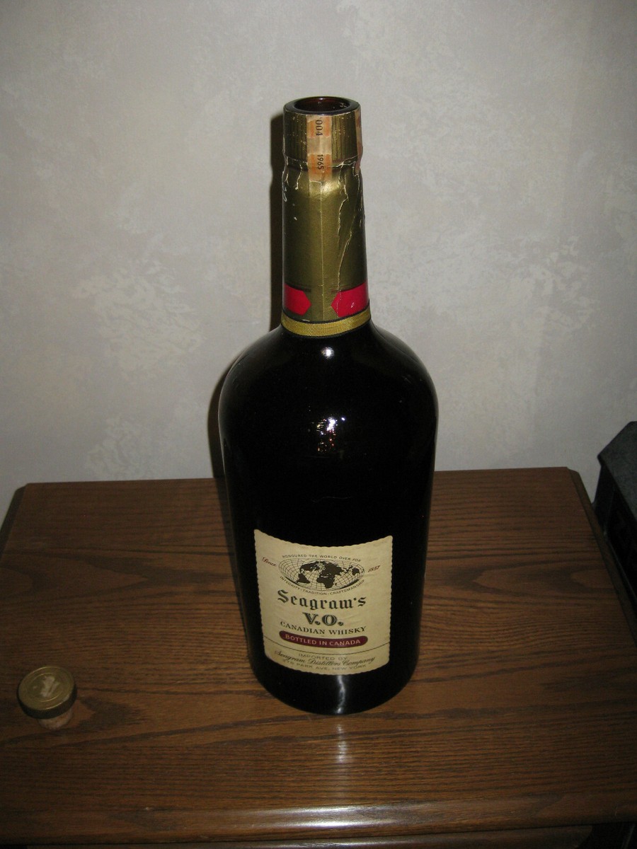 SEAGRAM'S V.O. Canadian Whisky BOTTLE EMPTY 1 Gallon GLASS