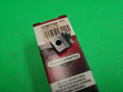 NEW OLD STOCK OEM GENUINE Briggs & Stratton 213146 Casing Clamp MD35 OP5