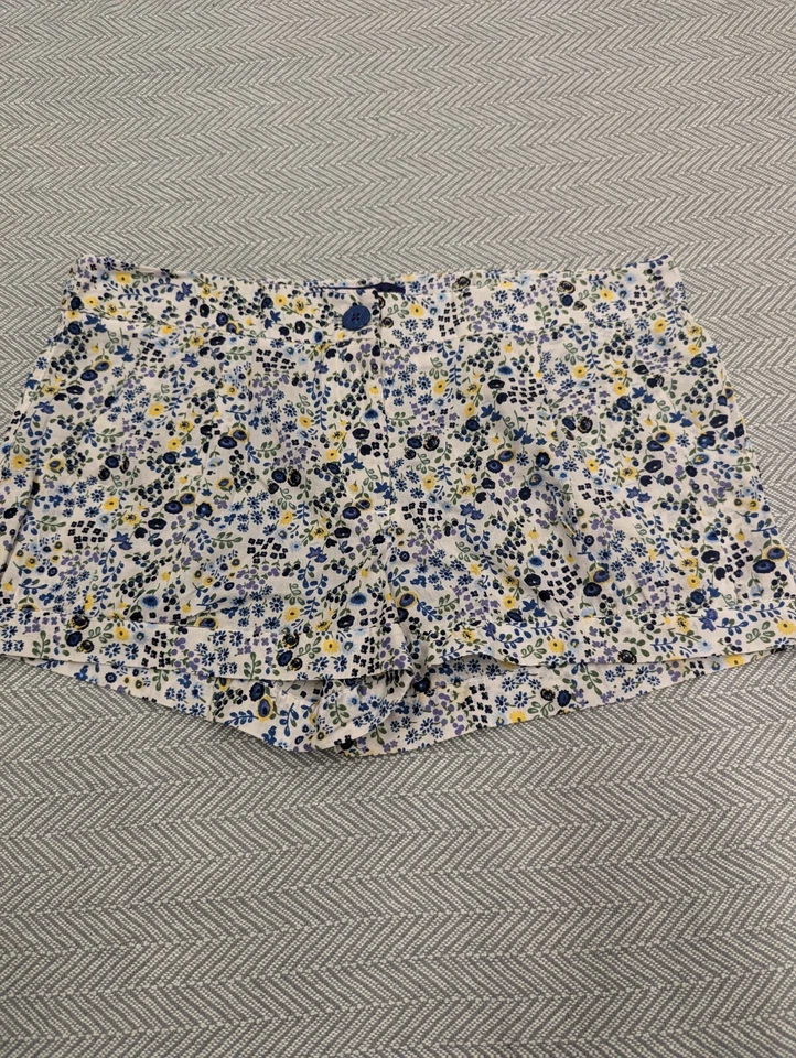 Mini Pantalones Cortos Para Mujer MILEY CYRUS MAX AZRIA Blanco Floral Plisado Talla 9 Foto 2 de 4