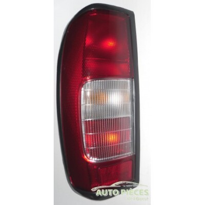 feu arriere nissan navara 2005 gauche main image 1