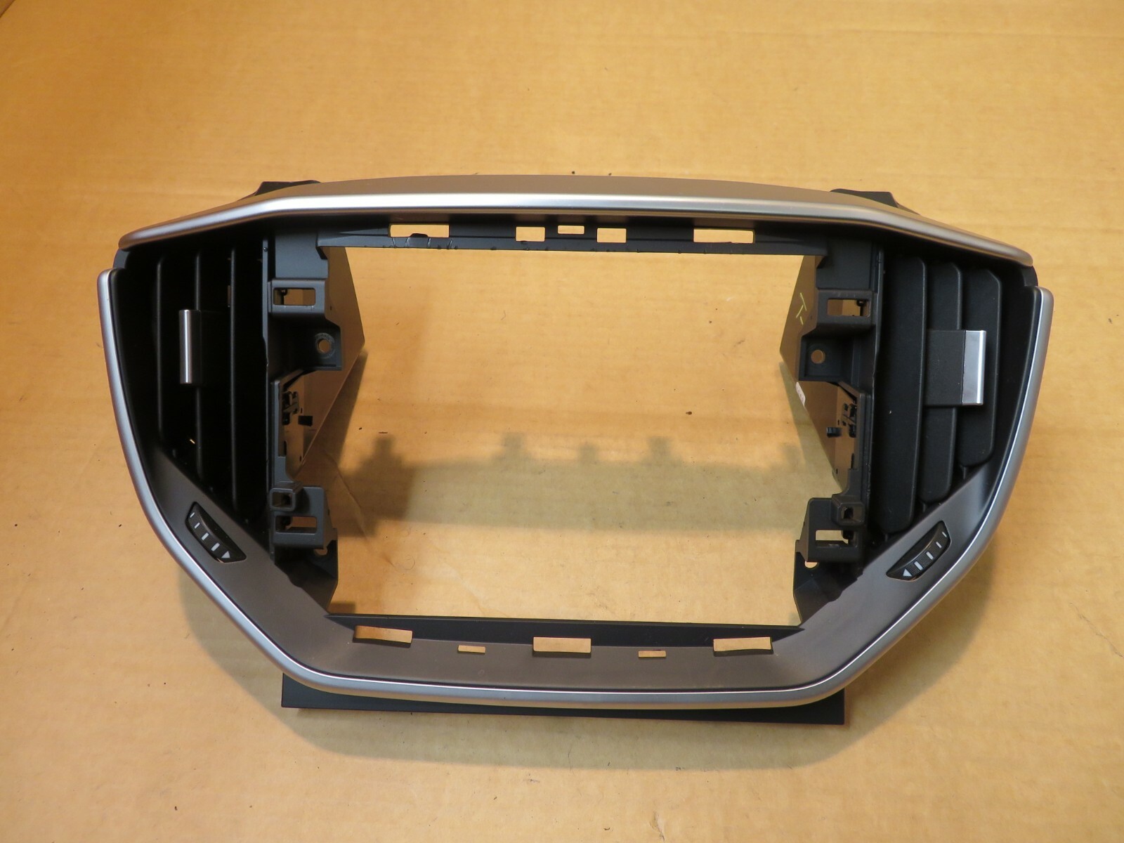 2014-2017 MASERATI GHIBLI DASHBAORD CENTER DISPLAY BEZEL HEATER AC AIR VENT OEM