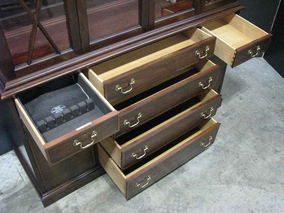 Henkel-Harris Virginia Galerías Caoba Sólida Federal China/Vitrina Foto 4 de 4