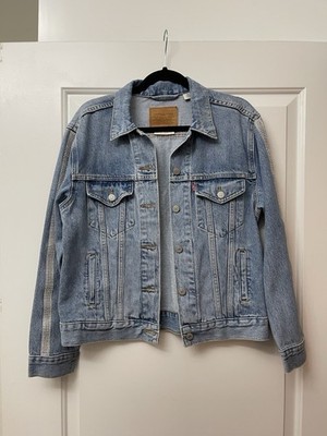 Levi s Premium Women s Denim Trucker Jacket M Rhinestone Sleeve Blue NWOT