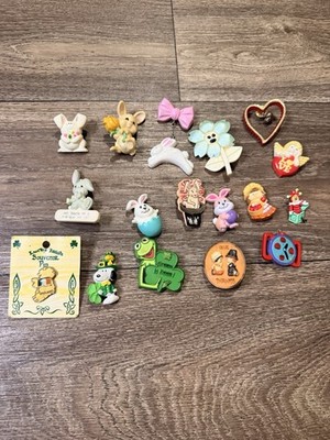 Vintage Novelty Pin Lot Easter St Patrick Snoopy Kermit Holiday Brooches / Pins