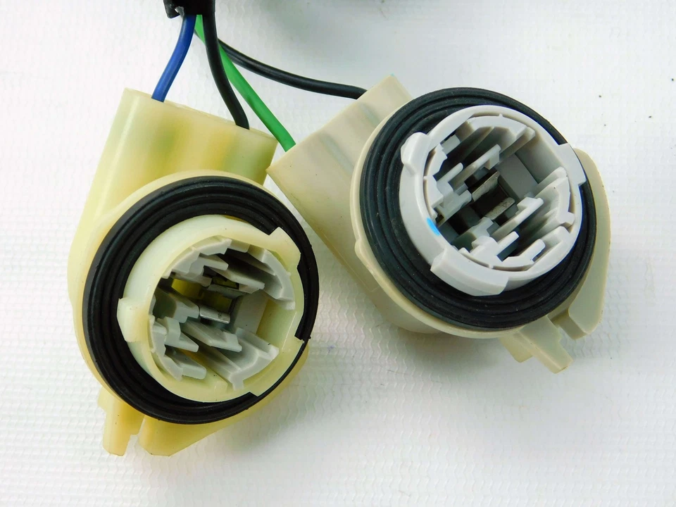 ✅ Arnés de cableado de luz trasera derecha Tahoe Yukon Suburban 2000-2006 OEM Foto 2 de 4