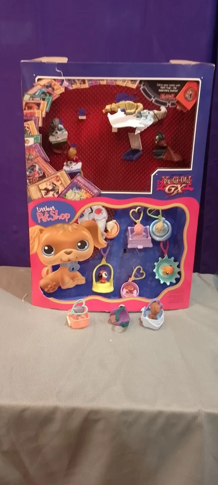 McDonald's Yu-Gi-Oh GX y Littlest Pet Shop Happy Meal Display 2006 Foto 4 de 4