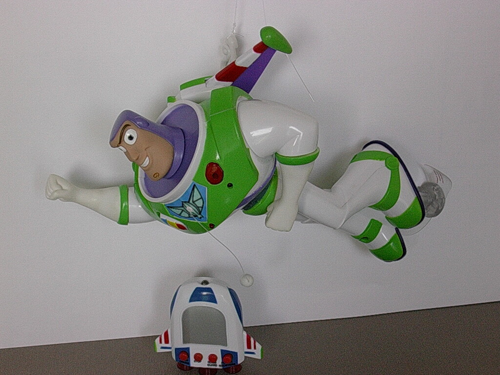 Cadeau anniversaire Buzz l'Éclair alarme volante de chambre Toy Story