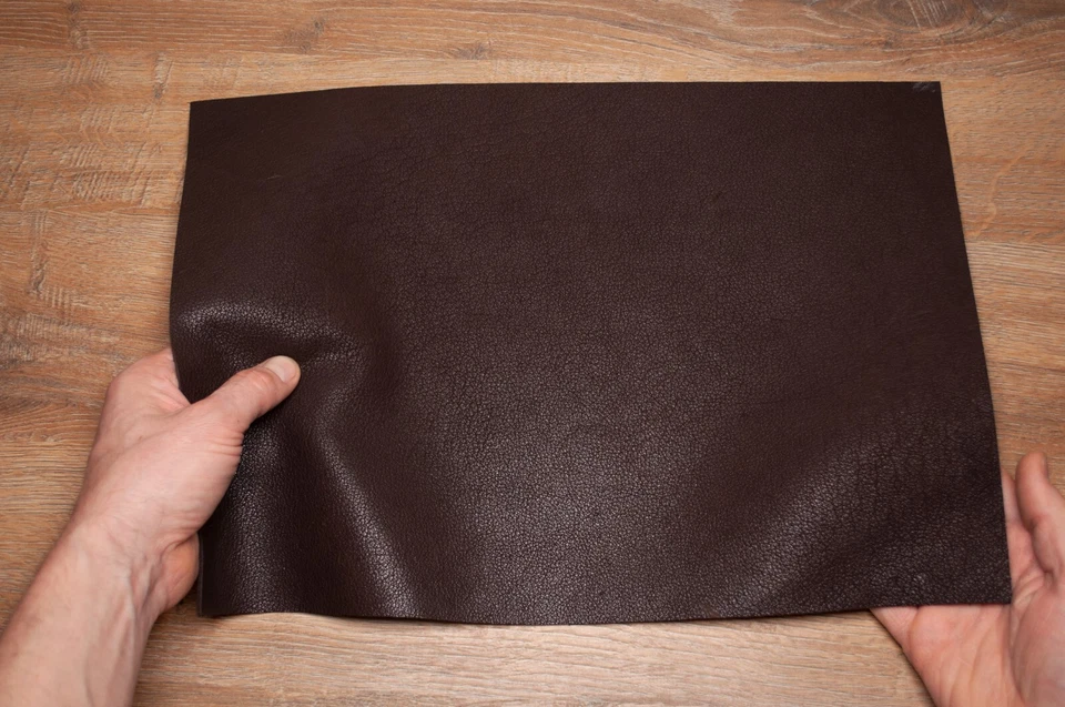 Hojas de cuero italiano de grano completo de 1,3-1,5 mm de grosor. Paneles precortados para manualidades Foto 2 de 4