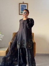 Pakistani salwar kameez