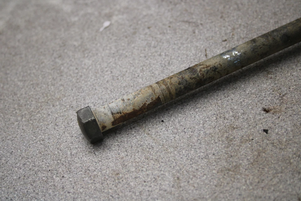 1973 Honda CB125S REAR BACK SWINGARM BOLT SUSPENSION PIVOT AXLE N2-1106.MF - Image 3 of 4