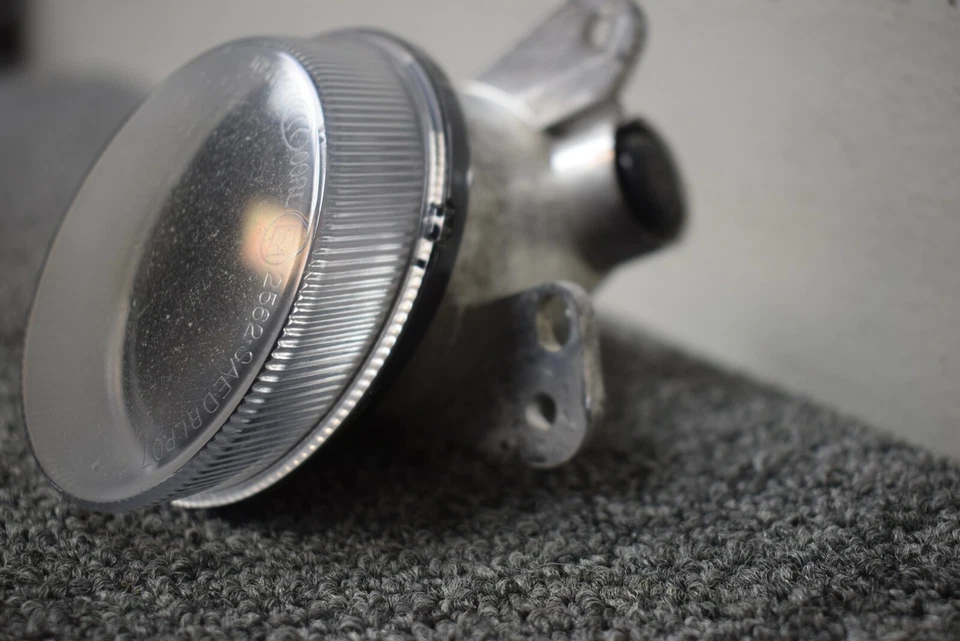 Luz antiniebla Mercedes Benz E300 2012-2014 OEM de fábrica Foto 3 de 4