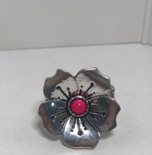Daisy Ring Stretchy with Pink Stone On the Center of Daisy Silver Tone, Size 7