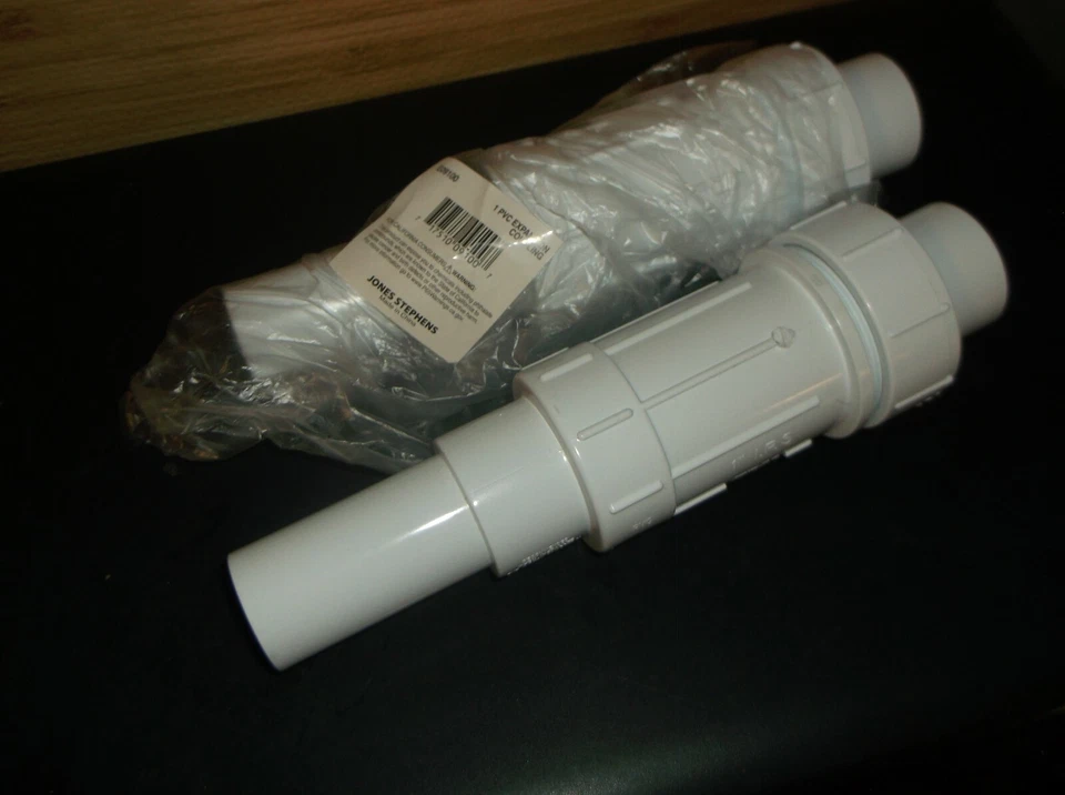 NEW JONES STEPHENS  1 INCH IPS  PVC EXPANSION COUPLING    E09100   LOT OF 5 - Image 2 of 4