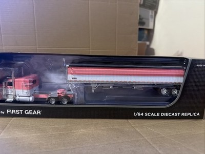 1/64 DCP PETERBILT 389 W/ 63'' FLAT TOP SLEEPER & WILSON GRAIN TRAILER
